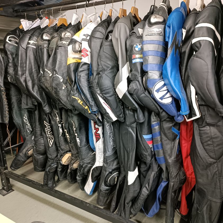 Werkstatt und Reparaturen Lederkombi